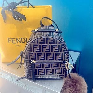 FENDI
Mini
BAKPACK CALF LEATH. Key charm not included but negotiable